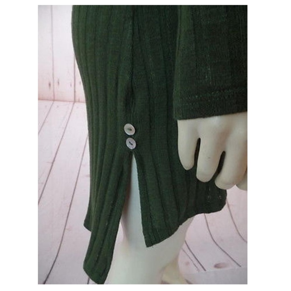 Deletta Green Ribbed Knit Top - Picture 7 of 7